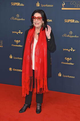 Nana Mouskouri bei der GOLDENE HENNE 2022 in der Media City in Leipzig am 07.01.2022 - Roter Teppich