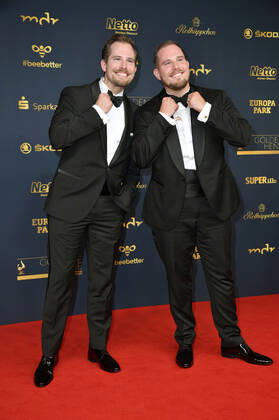 Dennis Wolter und Benjamin Wolter bei der 28. Verleihung der Goldenen Henne 2022 im Studio 3 der Media City des MDR. Berlin, 07.10.2022