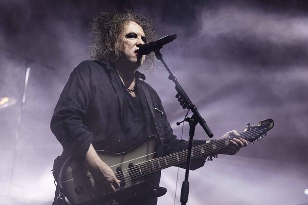 Bilder des Jahres 2022, Entertainment 10 Oktober Entertainment Themen der Woche KW40 Entertainment Bilder des Tages Robert Smith of British band The Cure performs in Helsinki, Finland October 8, 2022. EDITORIAL USE ONLY Helsinki Helsingin jäähalli Finland  Copyright: xRonixRekomaax LKFTVX20221008212623YAQD