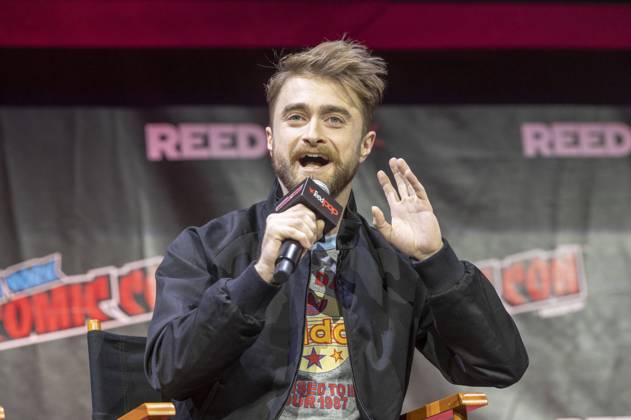 Bilder des Jahres 2022, Entertainment 10 Oktober Entertainment Themen der Woche KW40 Entertainment Bilder des Tages October 9, 2022, New York, United States: Daniel Radcliffe speaks on stage at Let s Get WEIRD panel during the New York Comic Con 2022 at Jacob Javits Center in New York City. New York United States - ZUMAs197 20221009_zaa_s197_292 Copyright: xRonxAdarx
