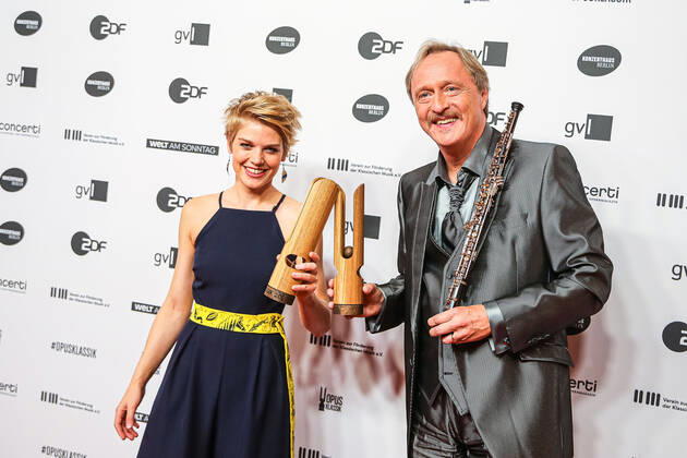 Magdalena Hoffmann und Albrecht Mayer bei der Verleihung des OPUS Klassik Award 2022 im Konzerthaus Berlin am Gendarmenmarkt. OPUS Klassik 2022