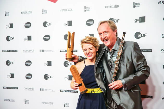 Magdalena Hoffmann und Albrecht Mayer bei der Verleihung des OPUS Klassik Award 2022 im Konzerthaus Berlin am Gendarmenmarkt. OPUS Klassik 2022