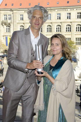 Dominik Wollenweber und Viviane Chassot bei der Verleihung des Opus Klassik 2022 im Konzerthaus am Gendarmenmarkt. Berlin, 09.10.2022