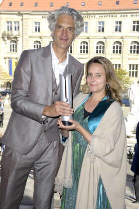 Dominik Wollenweber und Viviane Chassot bei der Verleihung des Opus Klassik 2022 im Konzerthaus am Gendarmenmarkt. Berlin, 09.10.2022