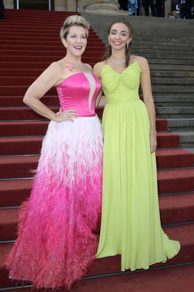 Joyce DiDonato und Lea Desandre bei der Verleihung des Opus Klassik 2022 im Konzerthaus am Gendarmenmarkt. Berlin, 09.10.2022