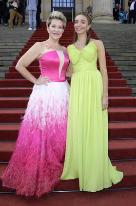 Joyce DiDonato und Lea Desandre bei der Verleihung des Opus Klassik 2022 im Konzerthaus am Gendarmenmarkt. Berlin, 09.10.2022