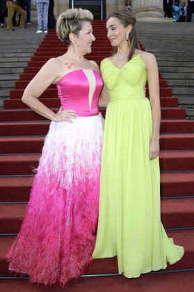 Joyce DiDonato und Lea Desandre bei der Verleihung des Opus Klassik 2022 im Konzerthaus am Gendarmenmarkt. Berlin, 09.10.2022