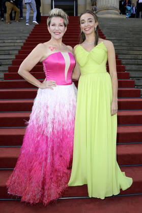 Joyce DiDonato und Lea Desandre bei der Verleihung des Opus Klassik 2022 im Konzerthaus am Gendarmenmarkt. Berlin, 09.10.2022