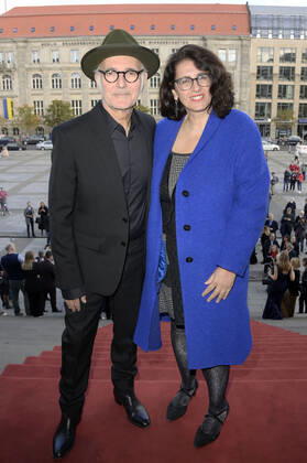 Ludovico Einaudi und Kleopatra Sofroniou bei der Verleihung des Opus Klassik 2022 im Konzerthaus am Gendarmenmarkt. Berlin, 09.10.2022