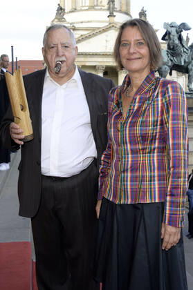 Paul Van Nevel mit Ehefrau Silke Jacobsen bei der Verleihung des Opus Klassik 2022 im Konzerthaus am Gendarmenmarkt. Berlin, 09.10.2022