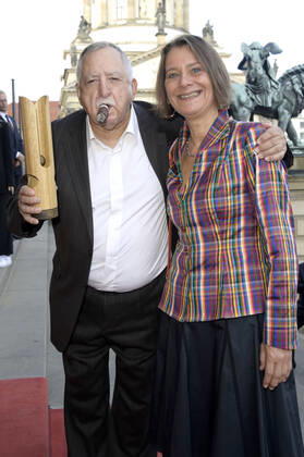 Paul Van Nevel mit Ehefrau Silke Jacobsen bei der Verleihung des Opus Klassik 2022 im Konzerthaus am Gendarmenmarkt. Berlin, 09.10.2022