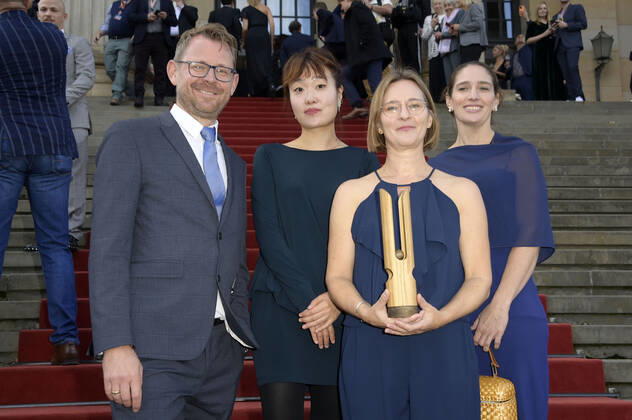 Gast, Suyeon Kang, Bettina Lange und Jennifer Anschel bei der Verleihung des Opus Klassik 2022 im Konzerthaus am Gendarmenmarkt. Berlin, 09.10.2022