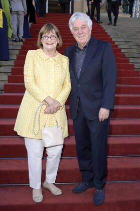 Rolf Zuckowski mit Ehefrau Monika bei der Verleihung des Opus Klassik 2022 im Konzerthaus am Gendarmenmarkt. Berlin, 09.10.2022