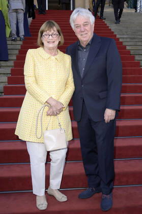 Rolf Zuckowski mit Ehefrau Monika bei der Verleihung des Opus Klassik 2022 im Konzerthaus am Gendarmenmarkt. Berlin, 09.10.2022