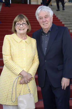 Rolf Zuckowski mit Ehefrau Monika bei der Verleihung des Opus Klassik 2022 im Konzerthaus am Gendarmenmarkt. Berlin, 09.10.2022