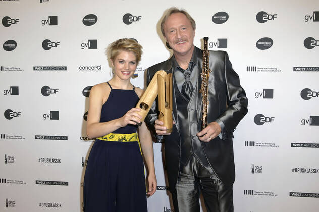 Magdalena Hoffmann und Albrecht Mayer bei der Verleihung des Opus Klassik 2022 im Konzerthaus am Gendarmenmarkt. Berlin, 09.10.2022