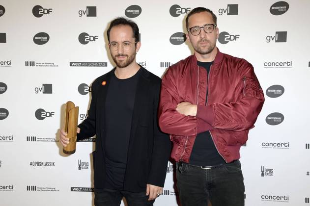 Igor Levit und Danger Dan bei der Verleihung des Opus Klassik 2022 im Konzerthaus am Gendarmenmarkt. Berlin, 09.10.2022