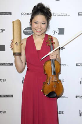 Tianwa Yang bei der Verleihung des Opus Klassik 2022 im Konzerthaus am Gendarmenmarkt. Berlin, 09.10.2022