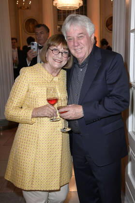Rolf Zuckowski mit Ehefrau Monika bei der Verleihung des Opus Klassik 2022 im Konzerthaus am Gendarmenmarkt. Berlin, 09.10.2022
