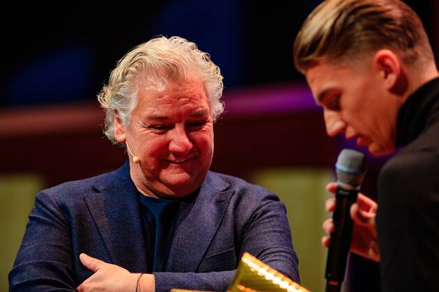 2022-10-10 14:22:00 UTRECHT - Singer Rene Froger receives the Buma NL Award in the category Most Successful Single from Mart Hoogkamer in TivoliVredenburg. ANP LEVIN DEN BOER netherlands out - belgium out