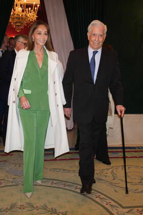 October 10, 2022, Madrid, Spain: Isabel Preysler and Author Mario Vargas Llosa attend the Madrileno del Ano 2022 awards at the Royal Theater in Madrid. Madrid Spain - ZUMAs197 20221010_zaa_s197_399 Copyright: xAtilanoxGarciax