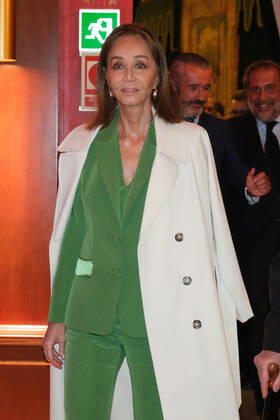 October 10, 2022, Madrid, Spain: Isabel Preysler attends the Madrileno del Ano 2022 awards at the Royal Theater in Madrid. Madrid Spain - ZUMAs197 20221010_zaa_s197_401 Copyright: xAtilanoxGarciax