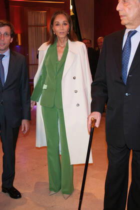 October 10, 2022, Madrid, Spain: Isabel Preysler attends the Madrileno del Ano 2022 awards at the Royal Theater in Madrid. Madrid Spain - ZUMAs197 20221010_zaa_s197_402 Copyright: xAtilanoxGarciax