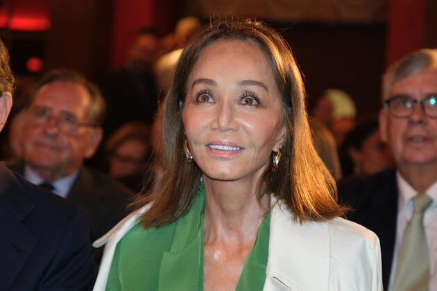 October 10, 2022, Madrid, Spain: Isabel Preysler attends the Madrileno del Ano 2022 awards at the Royal Theater in Madrid. Madrid Spain - ZUMAs197 20221010_zaa_s197_408 Copyright: xAtilanoxGarciax