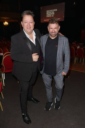 Deutscher Musical Theater Preis 2022 Sebastian Krumbiegel, Peter Plate, Deutscher Musical Theater Preis 2022 im Schmidts Tivoli, Hamburg, 10.10.2022 Copyright: xEventpressxBecherx