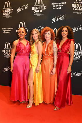 Bilder des Jahres 2022, Entertainment 10 Oktober Entertainment Themen der Woche KW41 Entertainment Bilder des Tages Jessica Wahls, Sandy Moelling, Lucy Diakovska und Nadja Benaissa, die No Angels bei der Benefiz Gala zugunsten der McDonalds Kinderhilfe Stiftung am 15.10.2022 in München McDonalds Benefiz Gala 2022 in München