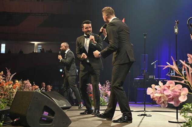 Inan Lima, Giovanni Zarrella und Tom Marks von Vintage Vegas beim 10. Ball der Unternehmer 2022 in Halle 3C der NürnbergMesse. Nürnberg, 15.10.202323