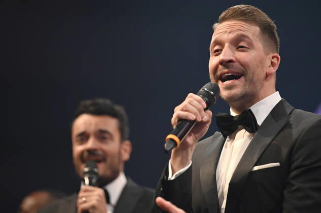 Giovanni Zarrella und Tom Marks von Vintage Vegas live beim 10. Ball der Unternehmer 2022 in Halle 3C der NürnbergMesse. Nürnberg, 15.10.202323