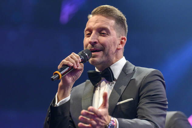 Tom Marks von Vintage Vegas live beim 10. Ball der Unternehmer 2022 in Halle 3C der NürnbergMesse. Nürnberg, 15.10.202323