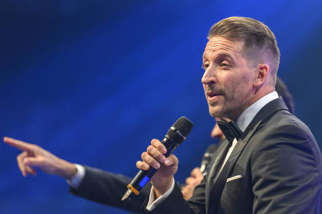 Tom Marks von Vintage Vegas live beim 10. Ball der Unternehmer 2022 in Halle 3C der NürnbergMesse. Nürnberg, 15.10.202323