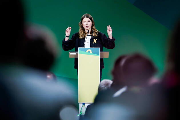News Themen der Woche KW41 News Bilder des Tages Bundesparteitag Buendnis 90 Die Gruenen (48. Ordentliche Bundesdelegiertenkonferenz Bonn 2022) Aktuell, 16.10.2022, Bonn, Klimaaktivistin Luisa Neubauer im Portrait bei ihrer Rede beim Bundesparteitag von Buendnis90 Die Grunen der 48. Ordentlichen Bundesdelegiertenkonferenz Bonn 2022 der Partei Buendnis 90 Die Gruenen Bonn Nordrhein-Westfalen Deutschland