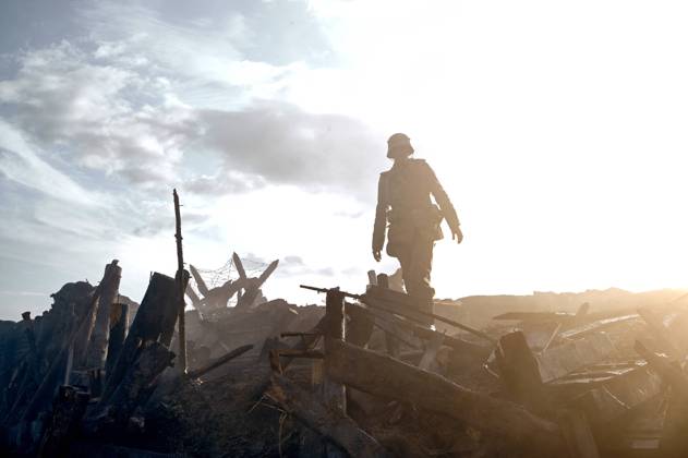 Scene Still, All Quiet on the Western Front (2022). Photo credit: Reiner Bajo Netflix The Hollywood Archive Copyright: xx 34422-006THA