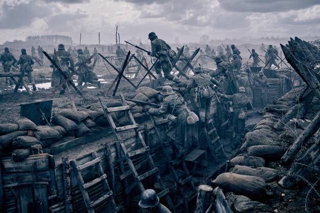Scene Still, All Quiet on the Western Front (2022). Photo credit: Reiner Bajo Netflix The Hollywood Archive Copyright: xx 34422-024THA