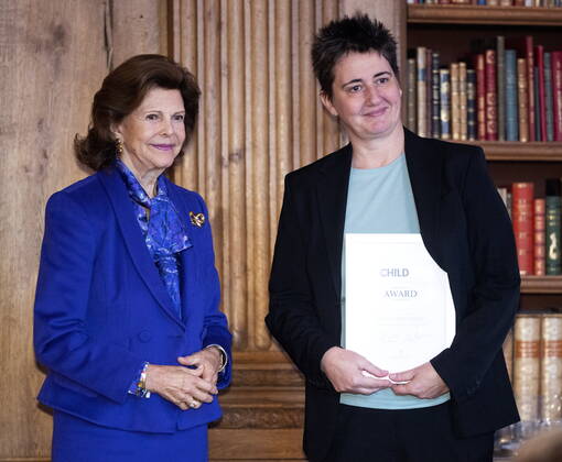 STOCKHOLM 20221018 Marijana Savic from the organization Atina receives an award from Queen Silvia during the ceremony of the Child10 award in the Bernadotte Library at Stockholm Palace STOCKHOLM SWEDEN x60160x,  Copyright: xStefanxJerrevang TTx CHILD 10-PRISET