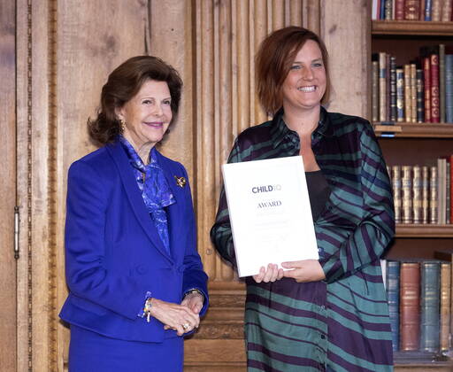 STOCKHOLM 20221018 Nele Broothaerts from the Belgian organization Child Focus receives an award from Queen Silvia during the ceremony of the Child10 award in the Bernadotte Library at Stockholm Palace STOCKHOLM SWEDEN x60160x,  Copyright: xStefanxJerrevang TTx CHILD 10-PRISET