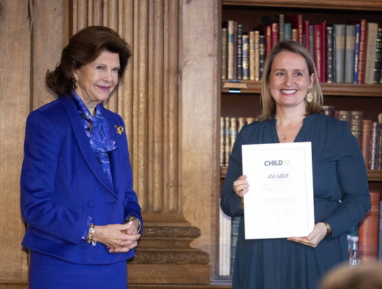 STOCKHOLM 20221018 Anne Batiot ép Labasire from the French organization ACPE receives an award from Queen Silvia during the ceremony of the Child 10 award in the Bernadotte Library at Stockholm Palace STOCKHOLM SWEDEN x60160x,  Copyright: xStefanxJerrevang TTx CHILD 10-PRISET