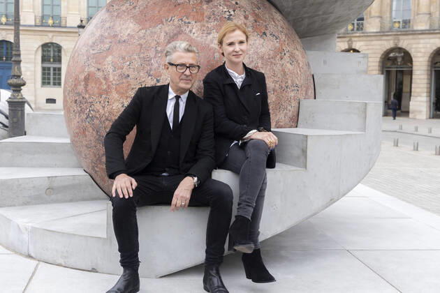 Bilder des Jahres 2022, Entertainment 10 Oktober Entertainment Bilder des Tages Paris, France October 18, 2022 - Inauguration of the giant installation by Alicja Kwade on the Place Vendà me in the framework of Paris+ Art Basel Hors les Murs. Paris + by Art Basel succeeds the FIAC, this contemporary art fair brings together 156 exhibitors from 30 countries and is aimed at a very international clientele - Jerome Sans, Alicja Kwade PARIS+ ART BASEL, FOIRE D ART CONTEMPORAIN, FIAC, INSTALLATION, OEUVRES D ART, ART MODERNE, ILLUSTRATION Copyright: xVincentxIsorex