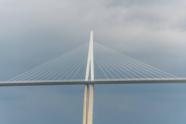 Viadukt von Millau, Schrägseilbrücke über das Tarn-Tal. Die höchste Straßenbrücke der Welt. Autobahn A75. Aveyron, Frankreich, Europa Copyright: imageBROKER/ncphoto ibxcde08569000