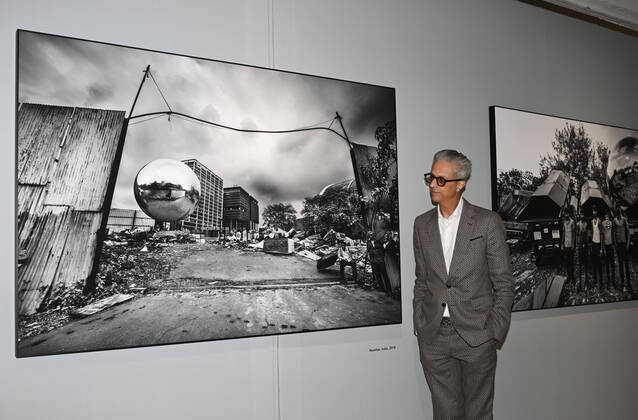 Bilder des Jahres 2022, Entertainment 10 Oktober Milan, Italy MAX VADUKUL THE WITNESS Climate Change presentation of the photographer s exhibition dedicated to the environment at the SOZZANI FONATION present various guests from the world of entertainment, culture and politics. In the picture: Max Vadukul  Copyright: xNickxZonnax xipa-agency.netx xNickxZonnax