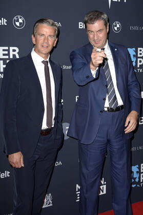 Markus Lanz und Markus Söder bei der Verleihung vom Blauer Panther - TV & Streaming Award 2022 in der BMW Welt. München, 19.10.2022