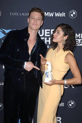 Daniel Donskoy und Soma Pysall bei der Verleihung vom Blauer Panther - TV & Streaming Award 2022 in der BMW Welt. München, 19.10.2022