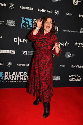 Ronja Forcher Verleihung Blauer Panther - TV & Streaming Award 2022 Ehrung, Auszeichnung, Preis BMW Welt München 19. Oktober 2022