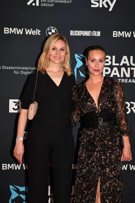 Alina Tomnikov und Sina Tkotsch Verleihung Blauer Panther - TV & Streaming Award 2022 Ehrung, Auszeichnung, Preis BMW Welt München 19. Oktober 2022