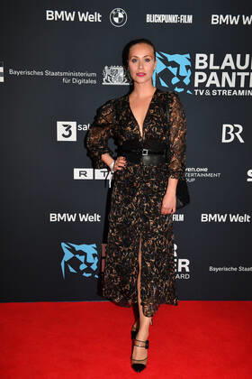 Sina Tkotsch Verleihung Blauer Panther - TV & Streaming Award 2022 Ehrung, Auszeichnung, Preis BMW Welt München 19. Oktober 2022