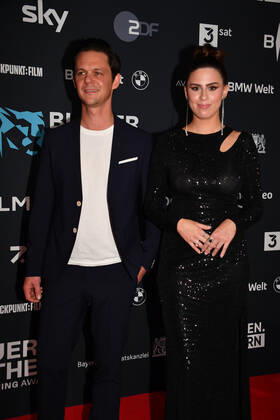 Jo Schueck und Salwa Houmsi Verleihung Blauer Panther - TV & Streaming Award 2022 Ehrung, Auszeichnung, Preis BMW Welt München 19. Oktober 2022
