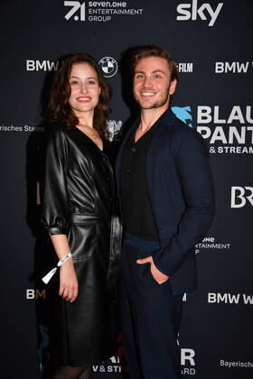 Dominique Devenport und Jannik Schümann Verleihung Blauer Panther - TV & Streaming Award 2022 Ehrung, Auszeichnung, Preis BMW Welt München 19. Oktober 2022